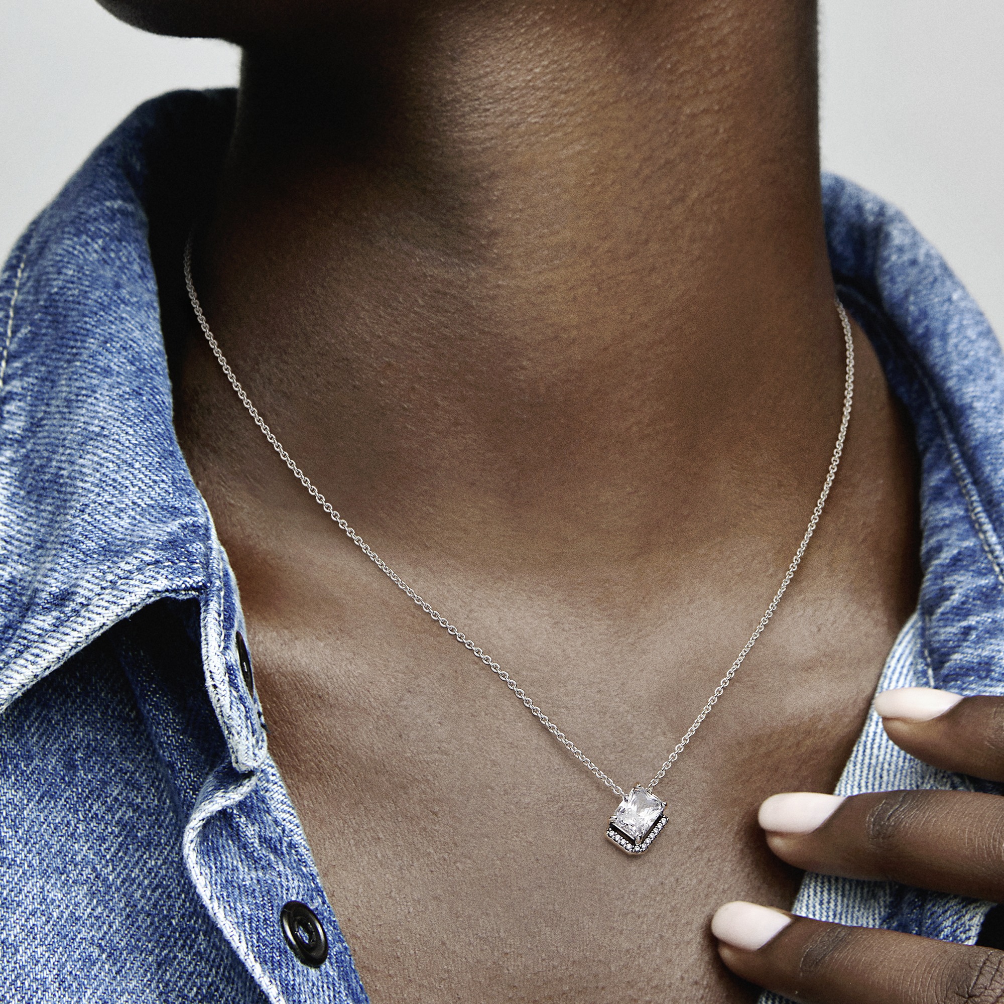 Sterling silver collier with pendant with clear cu