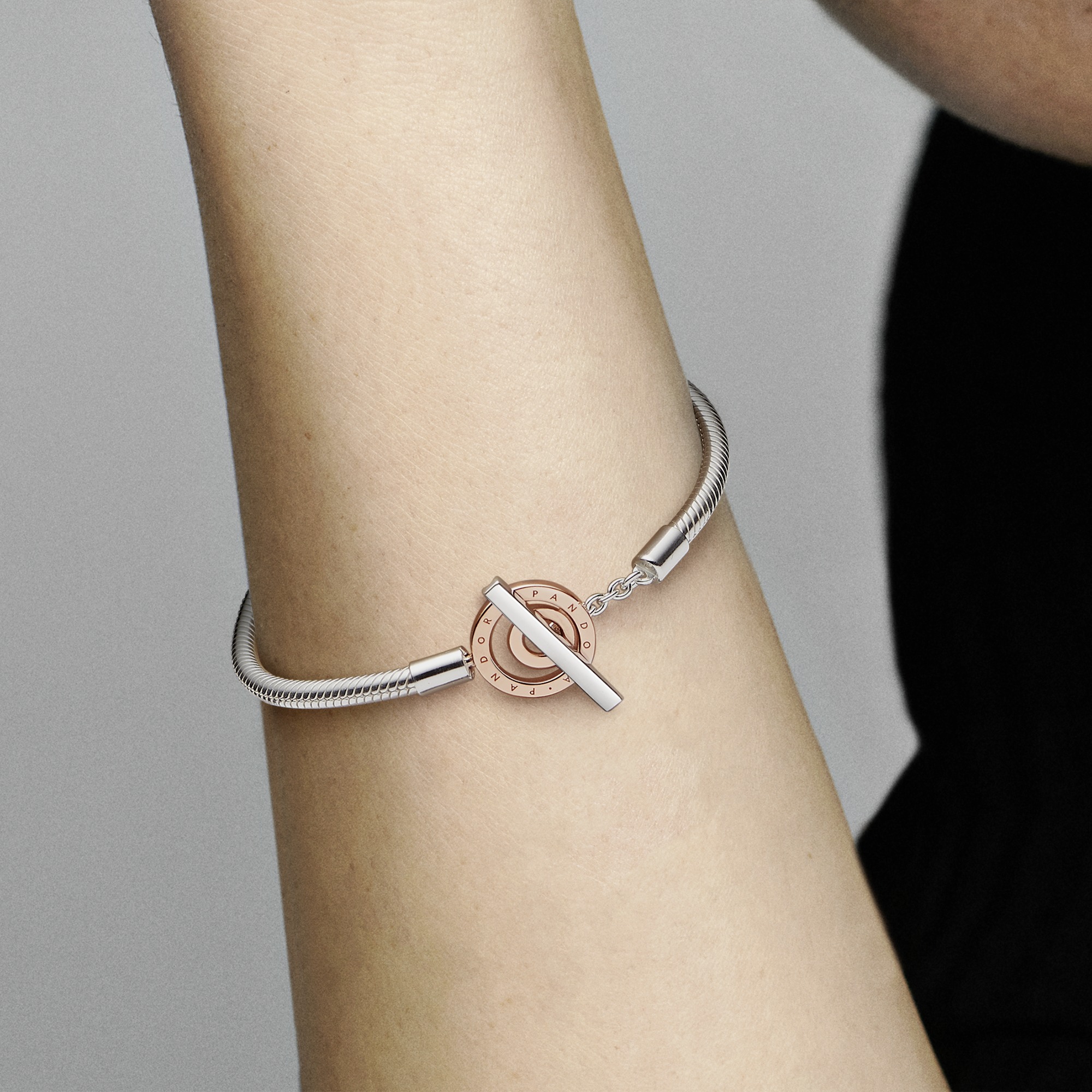 Signature Bracelet/582309C00-17
