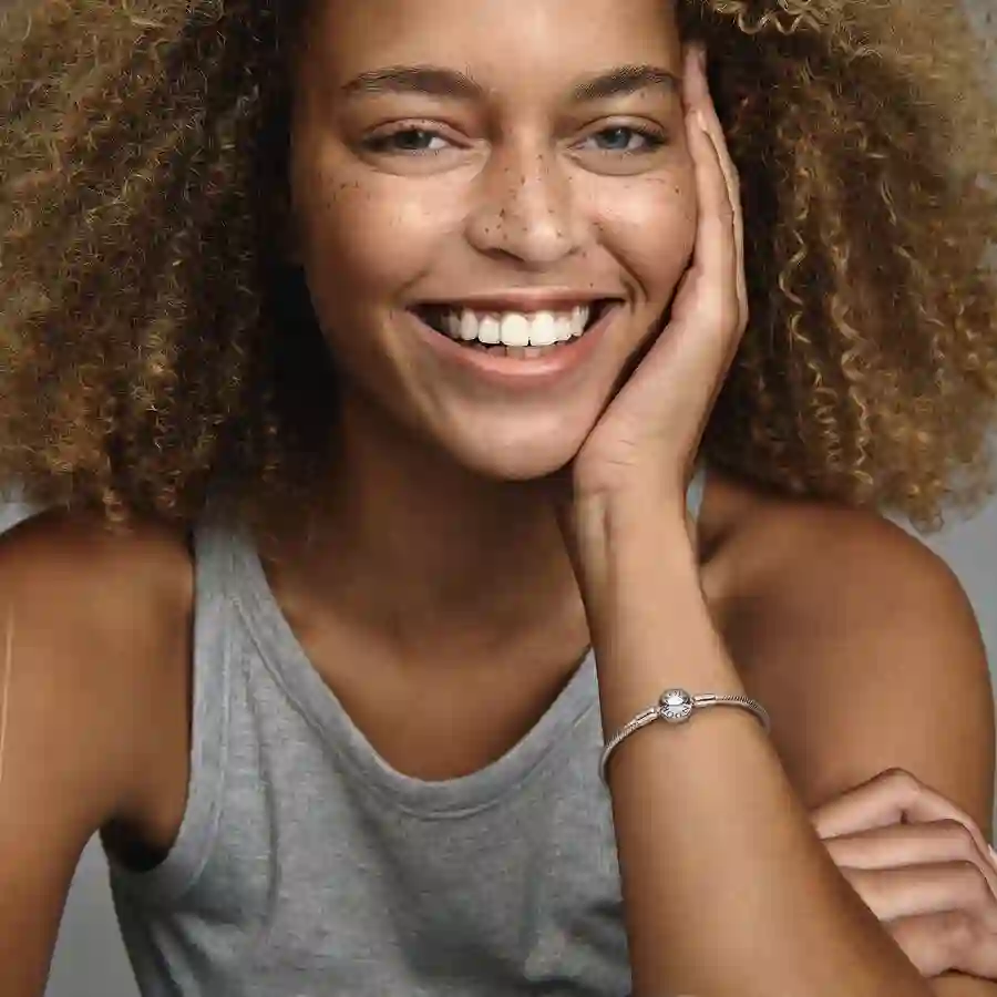 Snake chain silver bracelet with round clasp