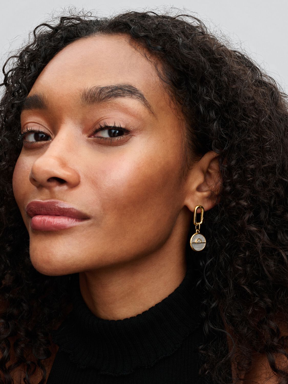 Sunrise 14k gold-plated medallion with white biore