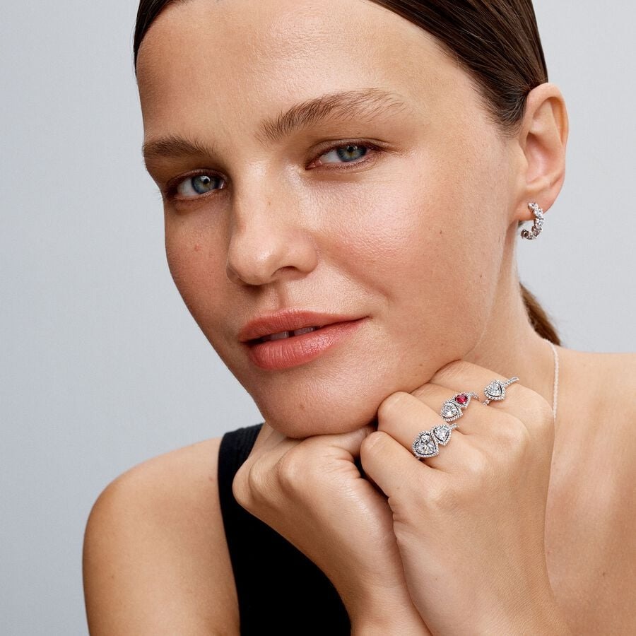 Hearts sterling silver hoop earrings with clear cu