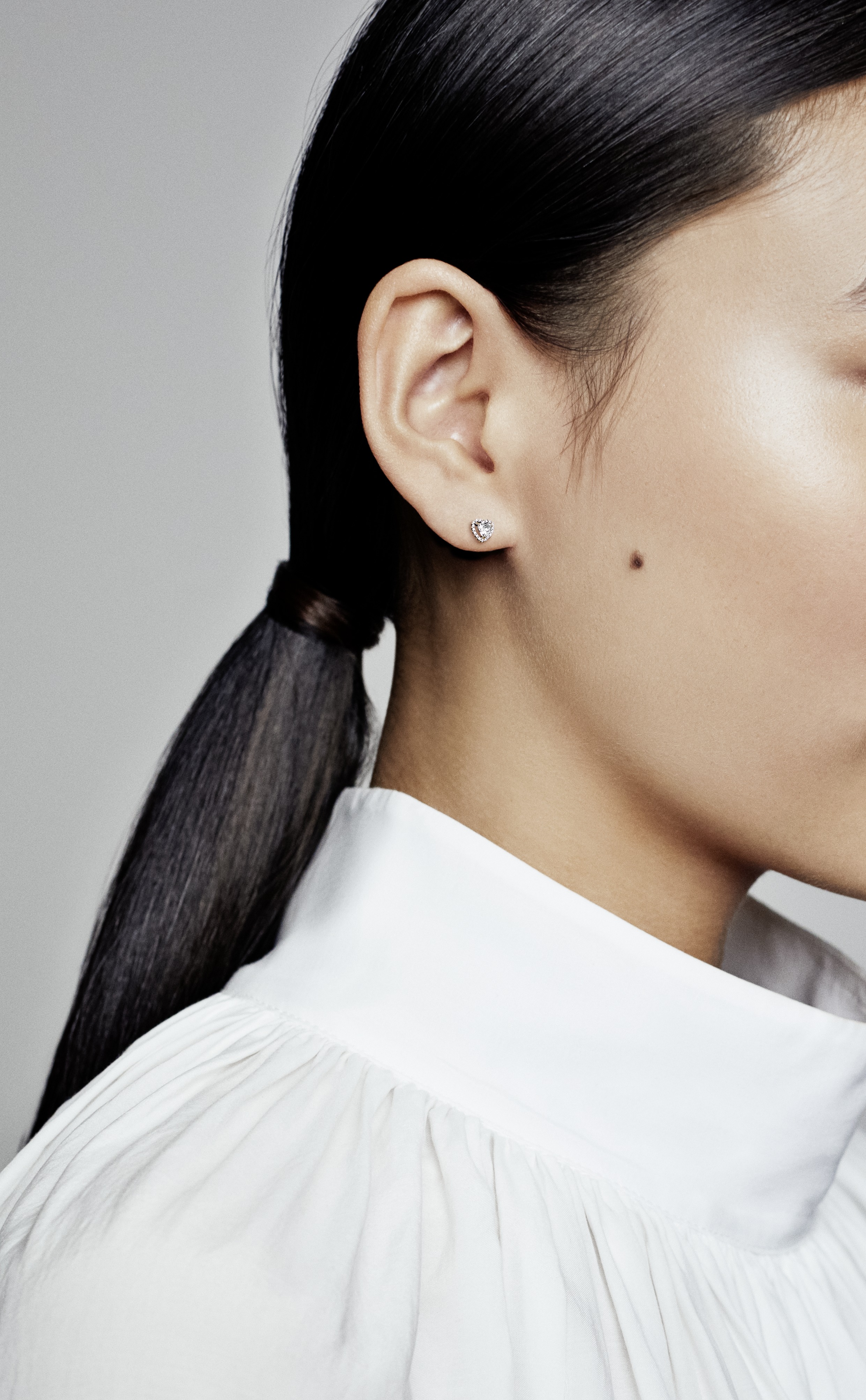 Heart sterling silver stud earrings with clear cub