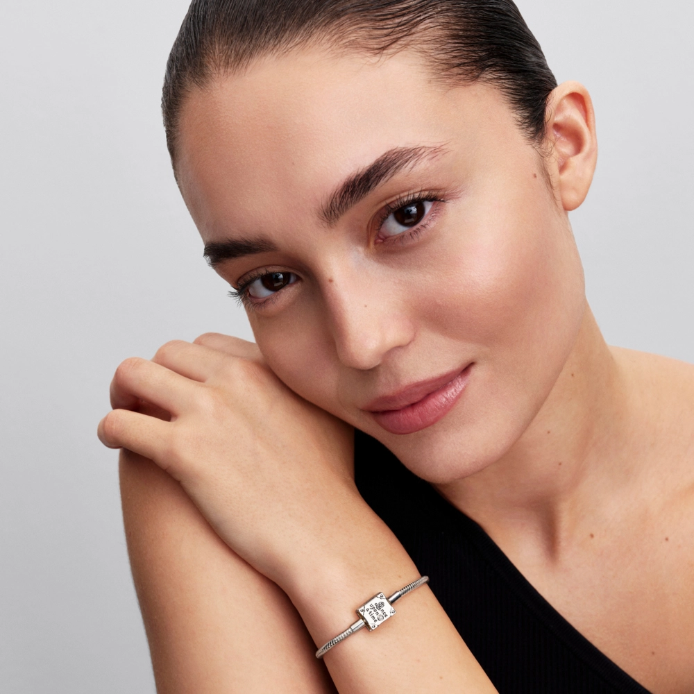 Disney Princess sterling silver and 14k gold-plated bracelet with 0.012 ct TW G-I VS+ round brillian