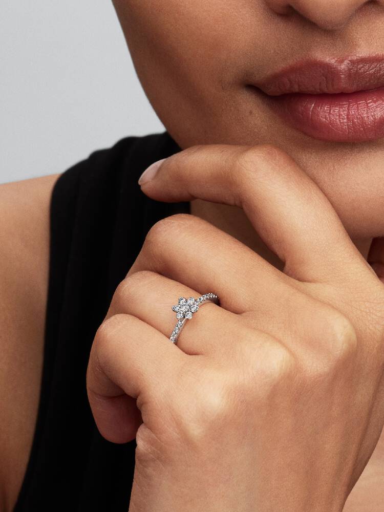 Flower sterling silver ring with clear cubic zirco