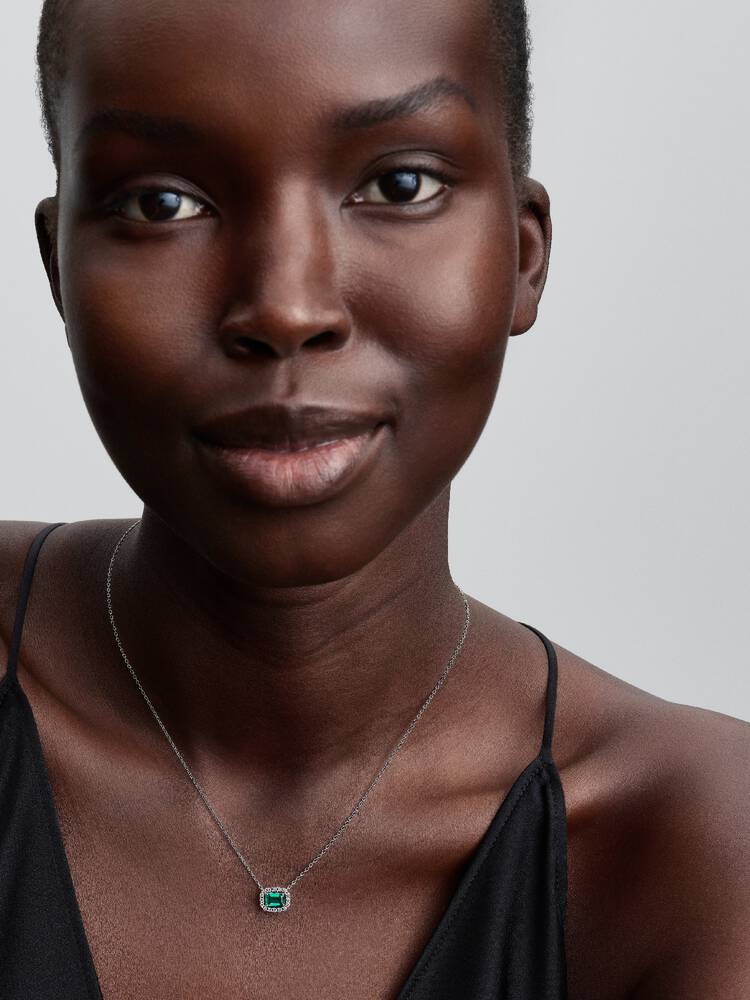 Sterling silver collier with royal green crystal a