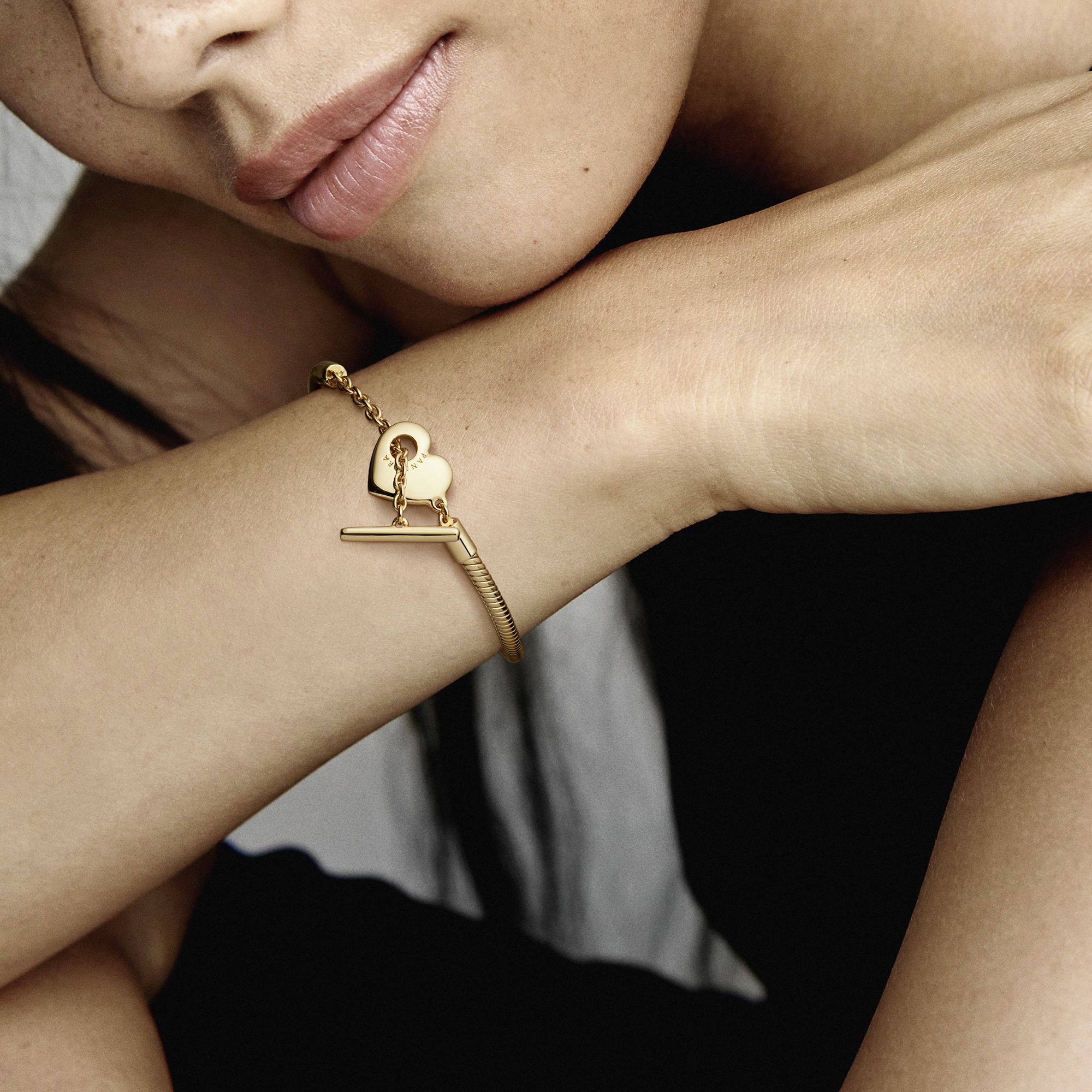 Snake chain 14 gold-plated T-bar heart bracelet
